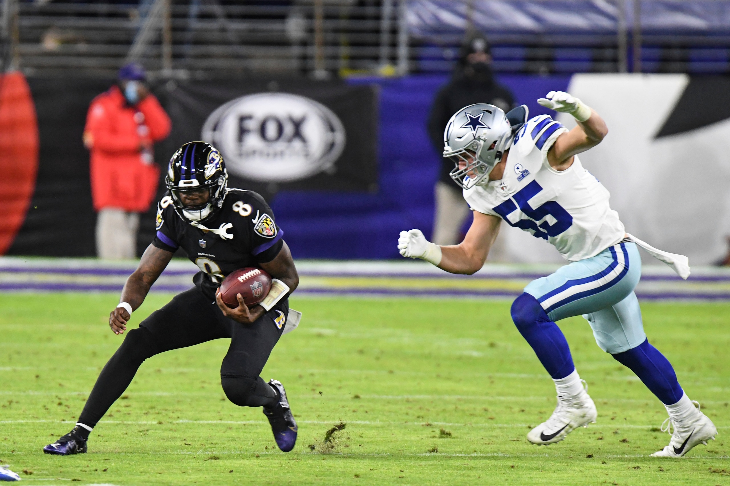 Dallas Cowboys linebacker Leighton Vander Esch Dallas Cowboys linebacker Leighton Vander Esch