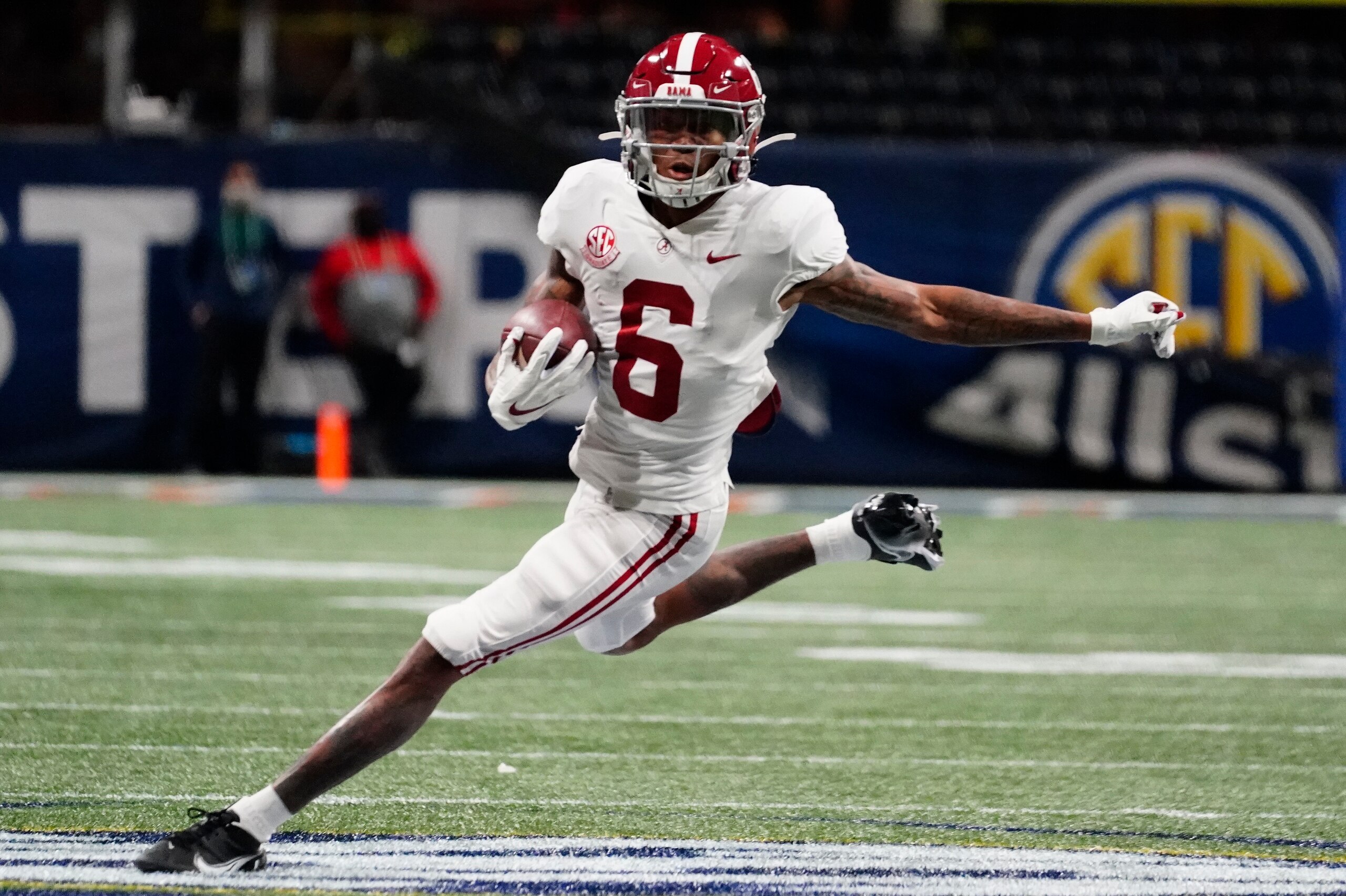 Alabama WR DeVonta Smith Alabama WR DeVonta Smith