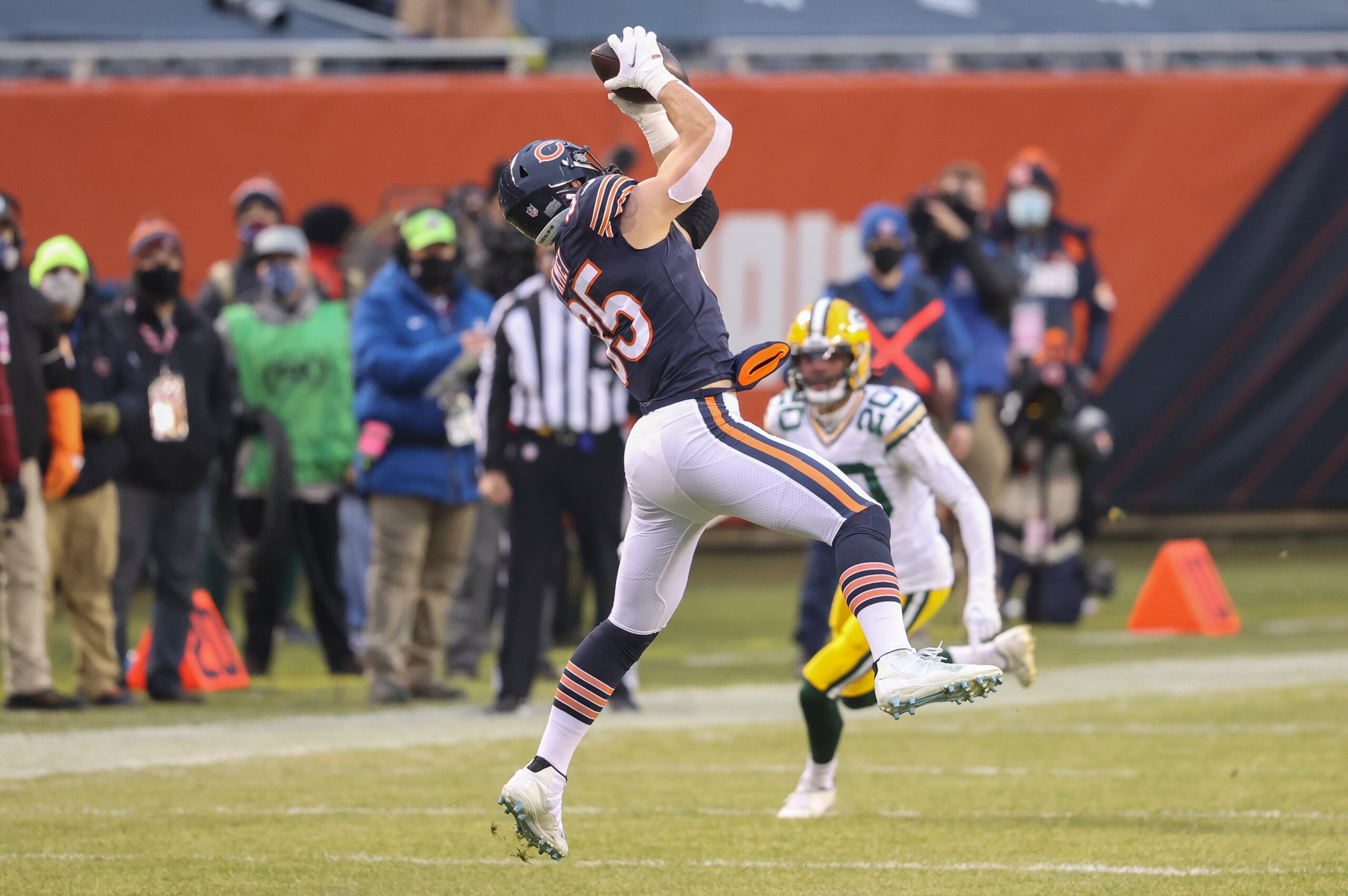 Cole Kmet set season-highs in targets (eight) and catches (seven) in Week 17.