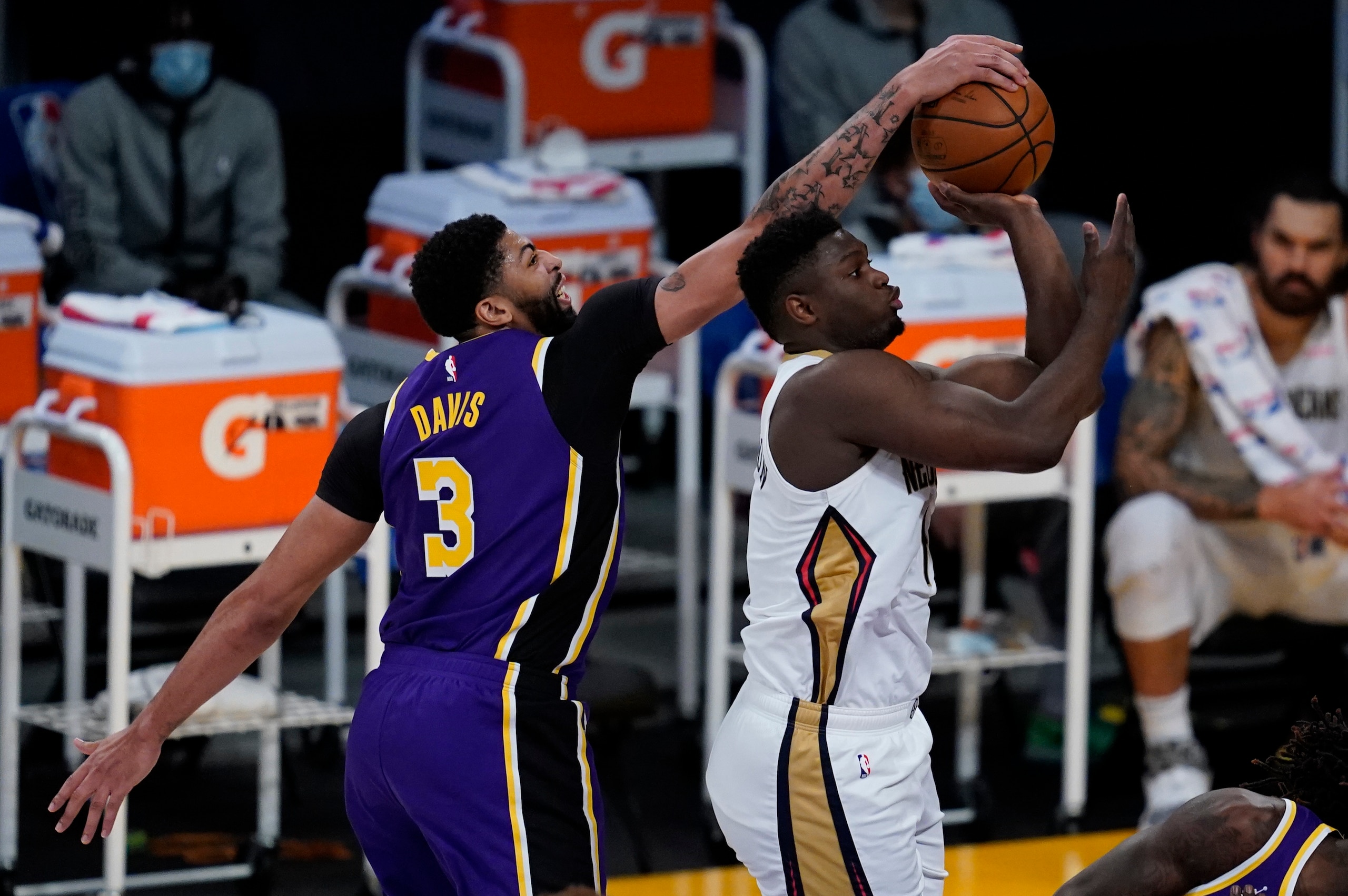 Anthony Davis could leverage blocks to a huge StatHero point tally.