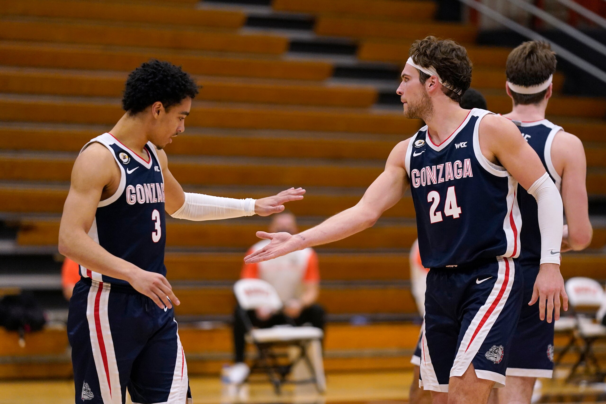 Andrew Nembhard (left) and Corey Kispert