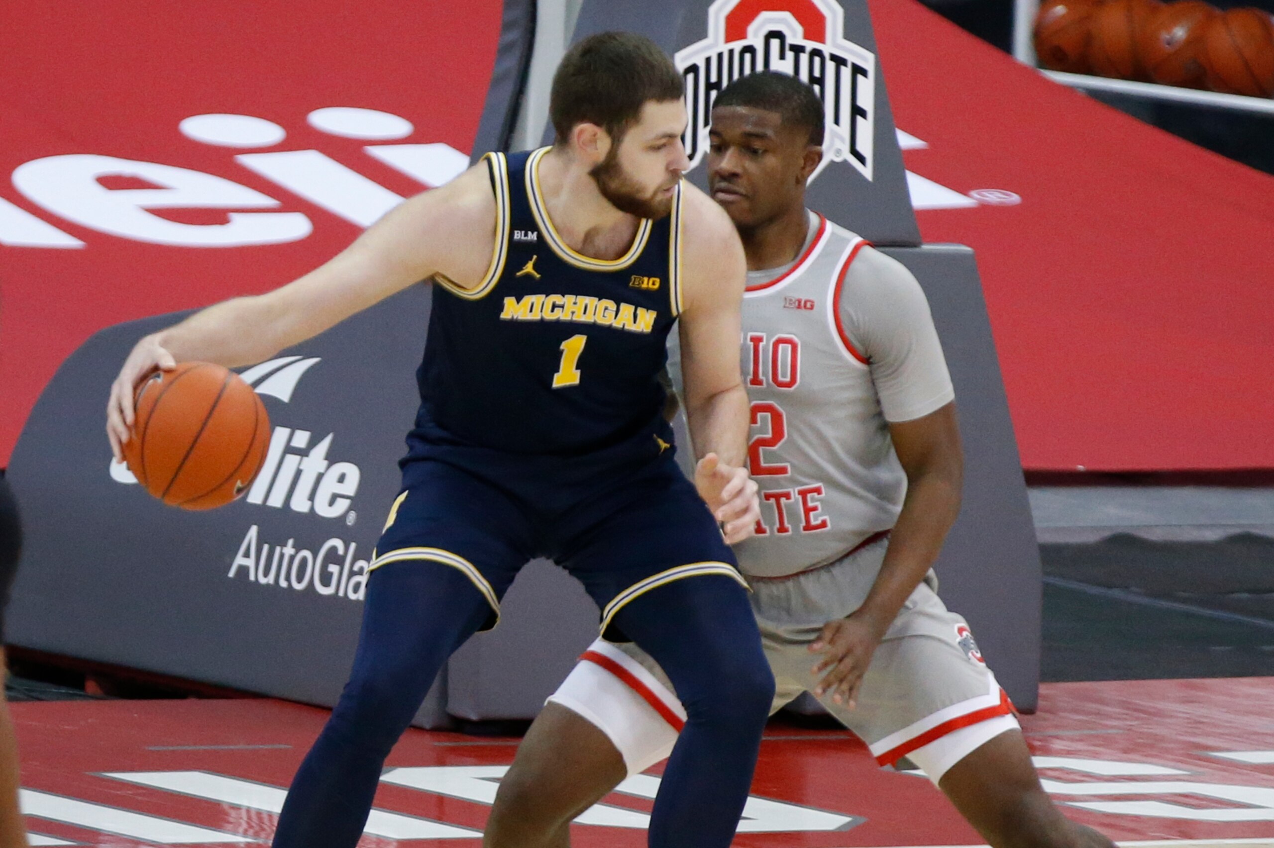Michigan's Hunter Dickinson and Ohio State's E.J. Liddell