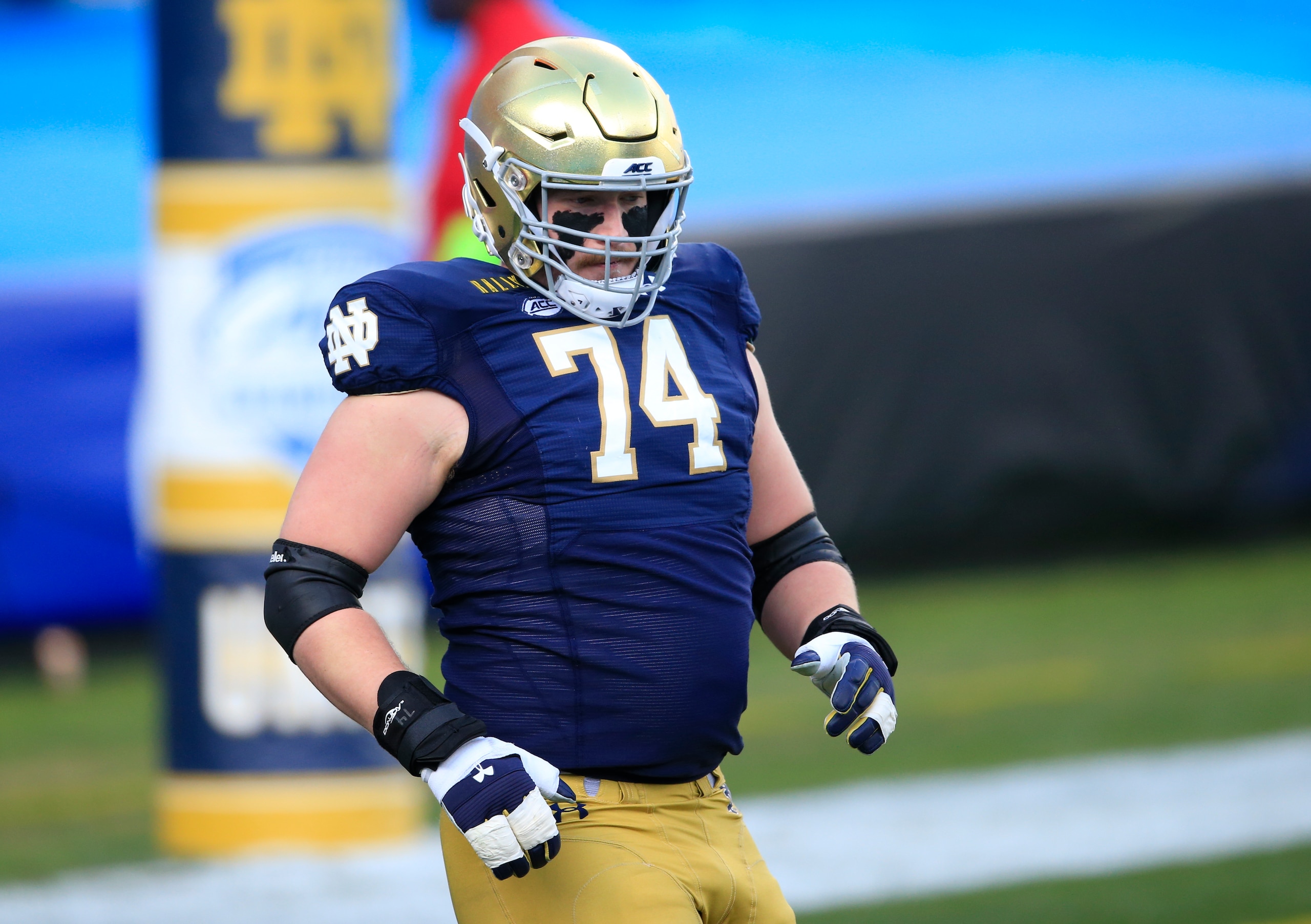 Notre Dame left tackle Liam Eichenberg