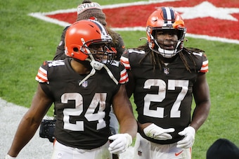 Cleveland Browns running backs Nick Chubb (left) and Kareem Hunt (right)