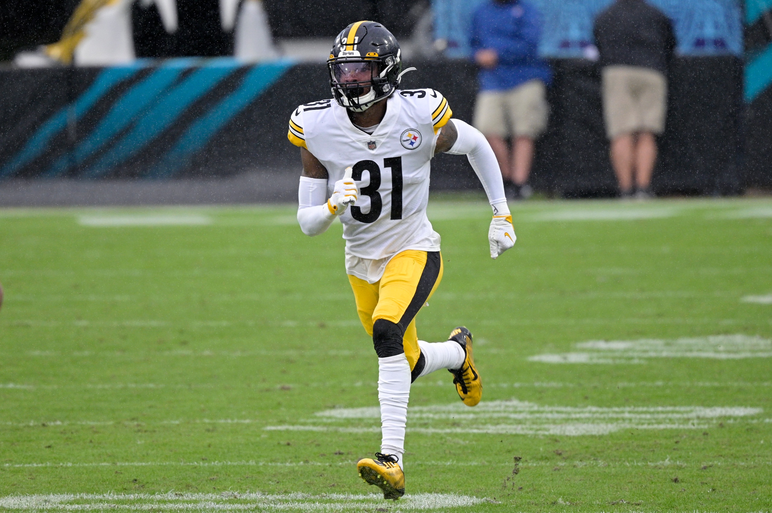 Cornerback Justin Layne