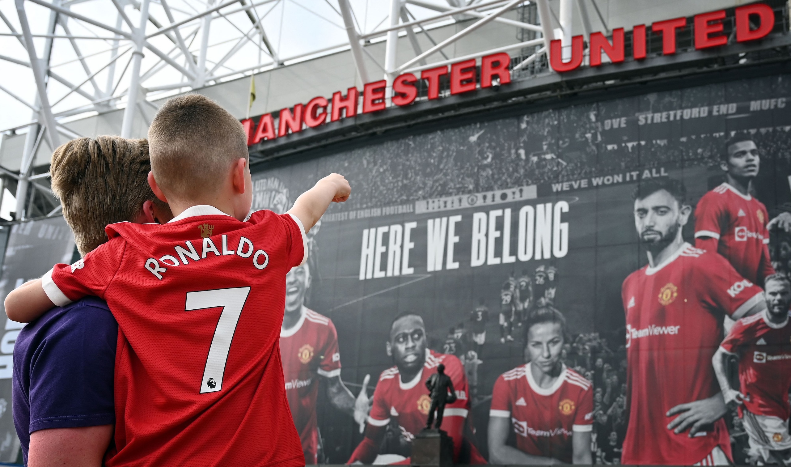 We'll see a lot of No. 7 shirts this Saturday.