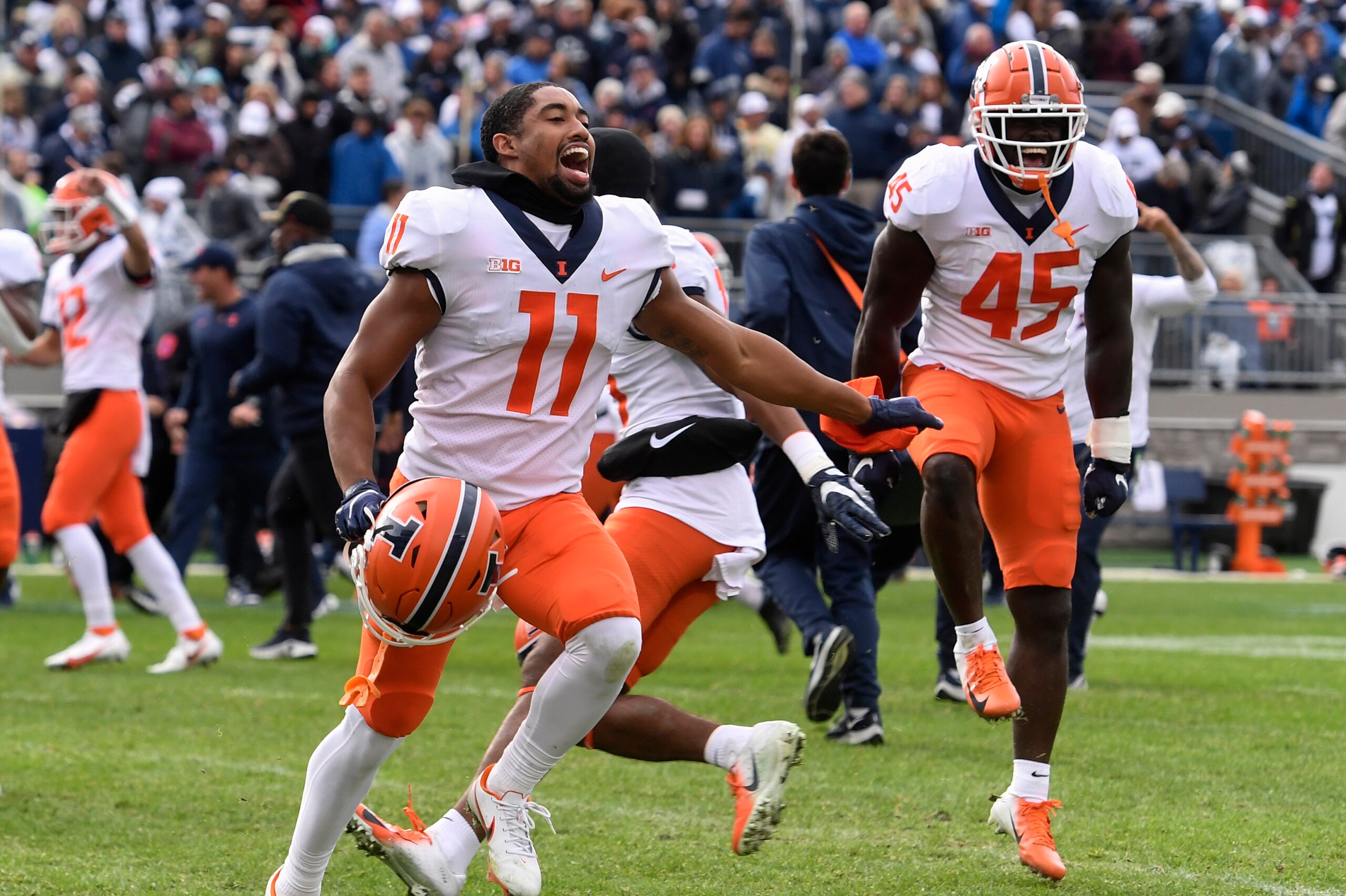 Illinois celebrates stunning No. 7 Penn State