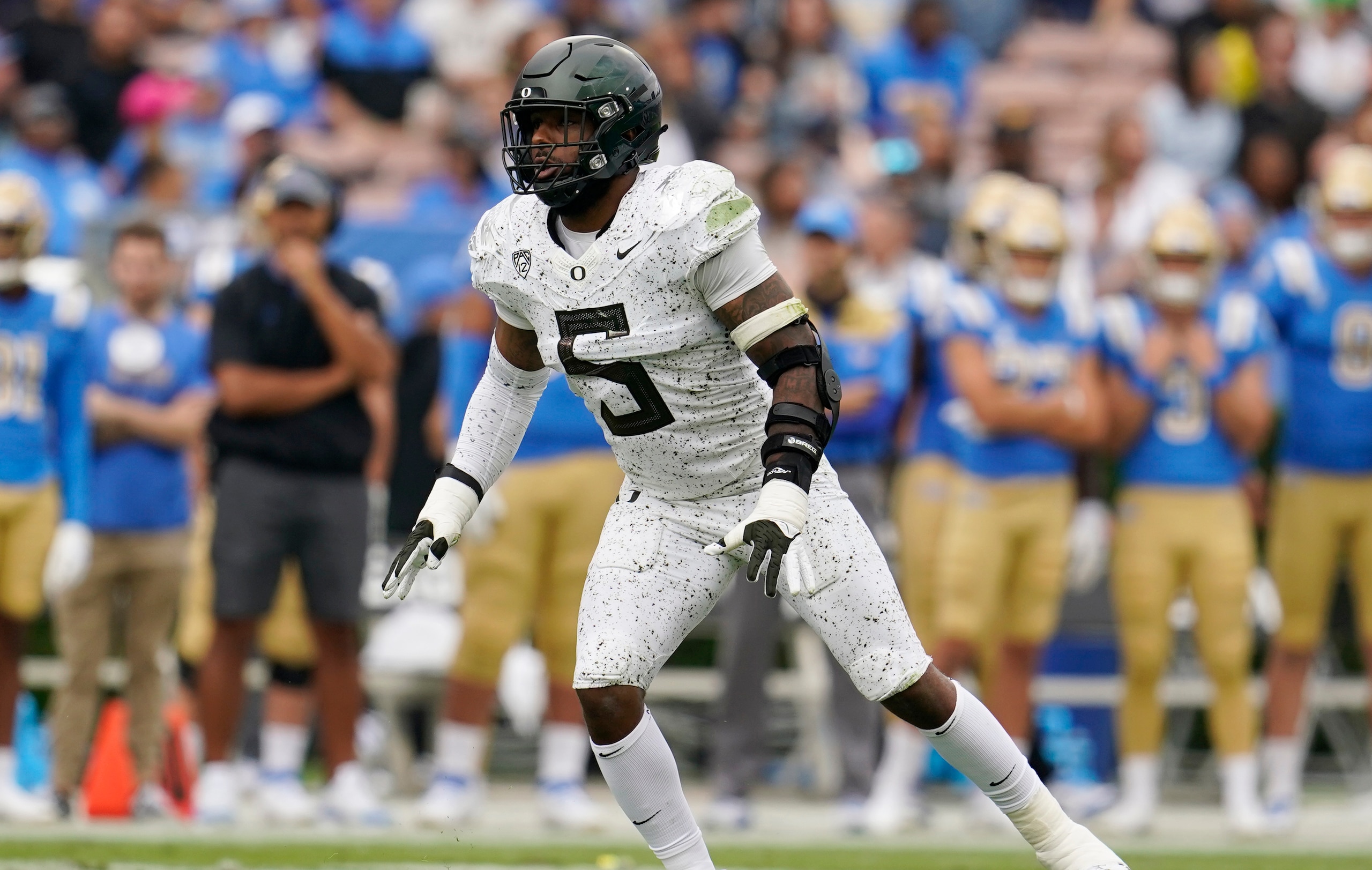 Oregon EDGE rusher Kayvon Thibodeaux