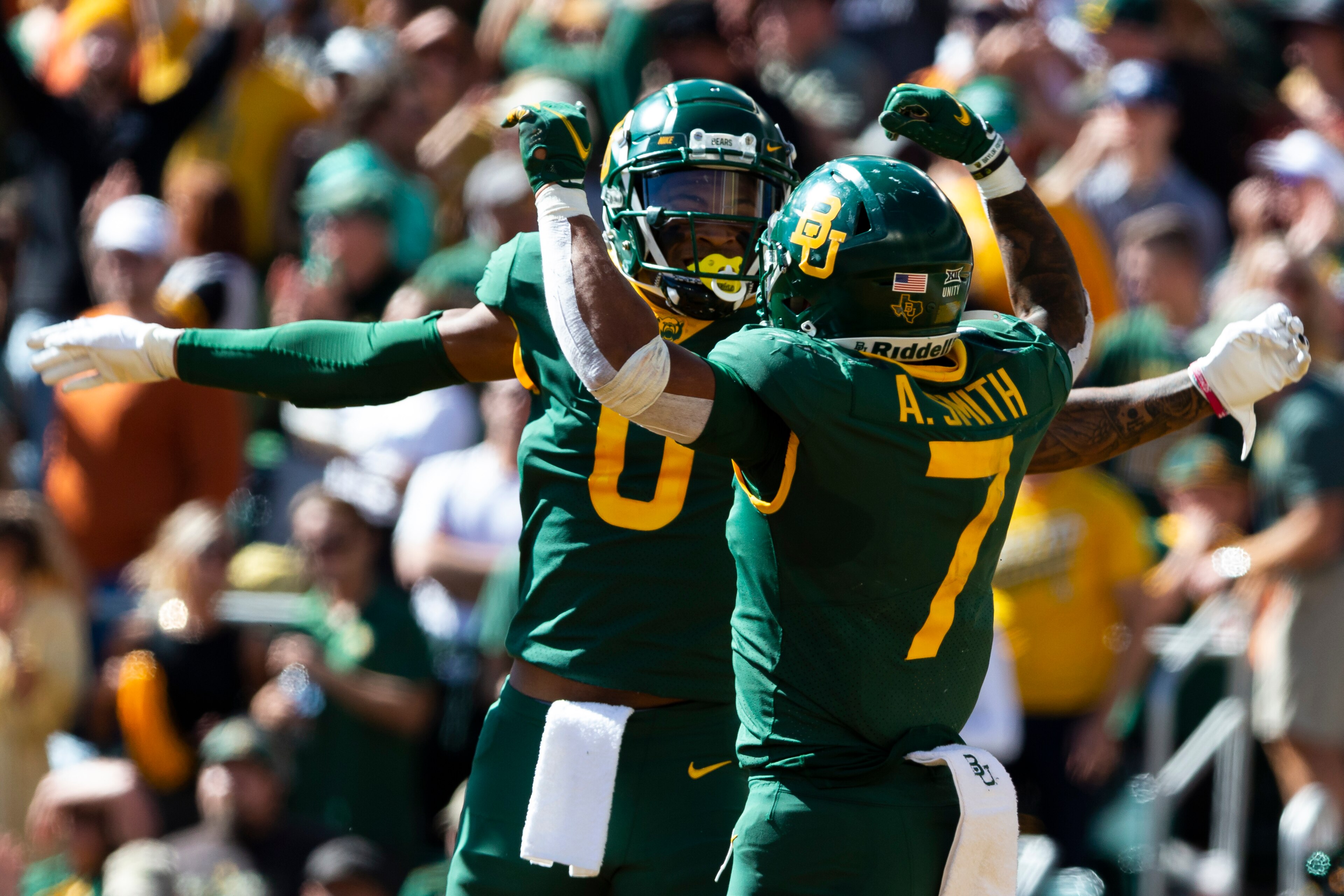 Baylor's Abram Smith (7) and R.J. Sneed (0)