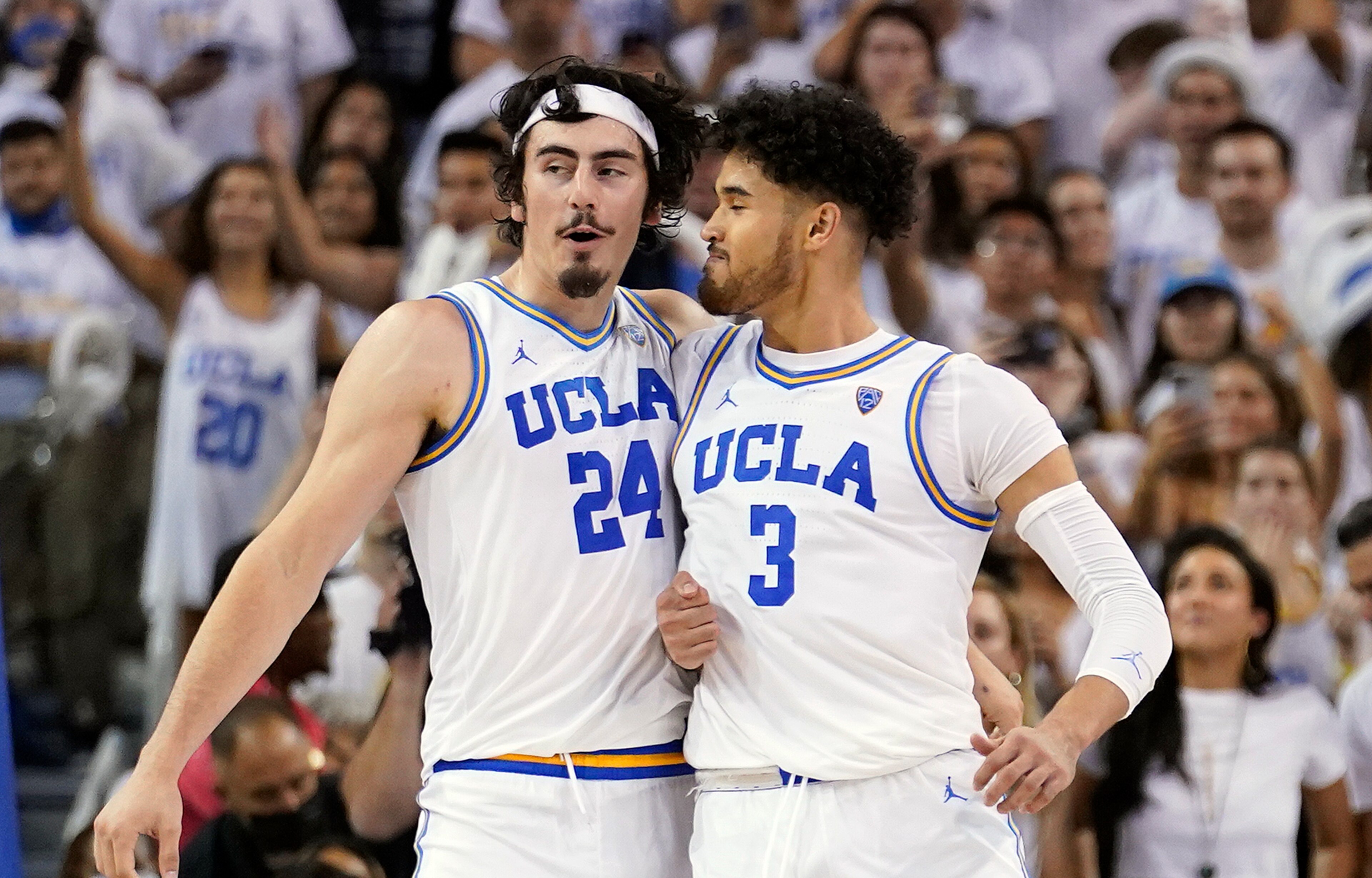 UCLA's Jaime Jaquez Jr. (24) and Johnny Juzang (3)