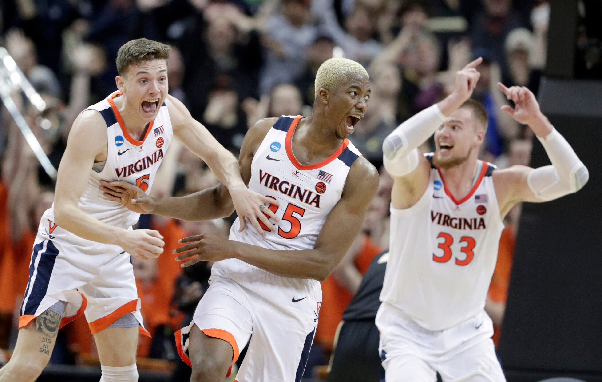 Virginia's Kyle Guy (5), Mamadi Diakite (25) and Jack Salt (33)
