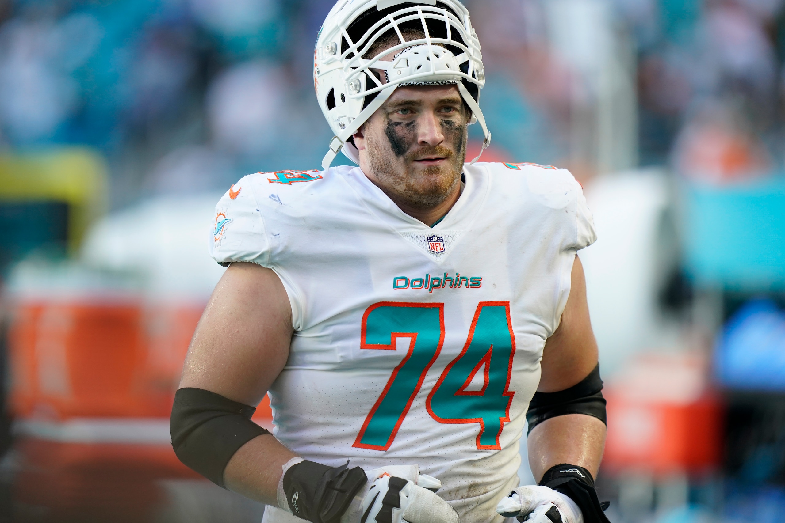 Dolphins offensive tackle Liam Eichenberg