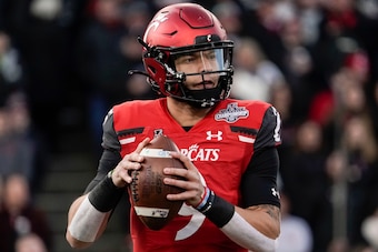 Cincinnati quarterback Desmond Ridder